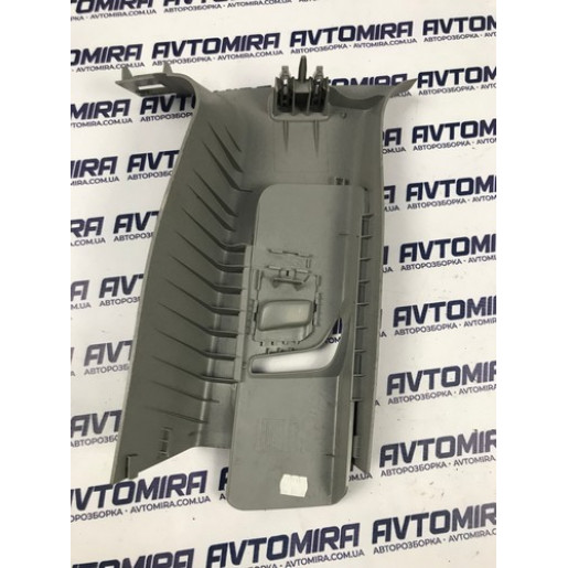 Накладка задней стойки правая Opel Zafira B 2005-2011 13129322